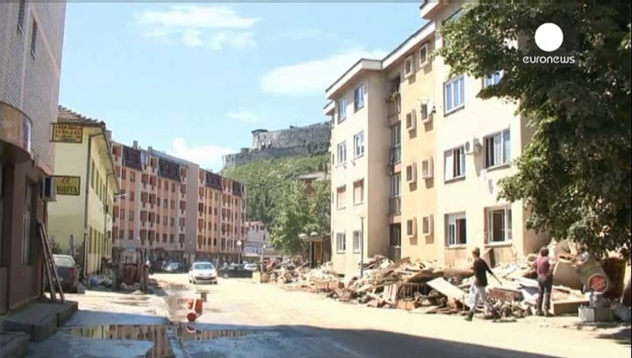 Fear of disease spurs on urgent clean-up in flood-devastated Bosnia