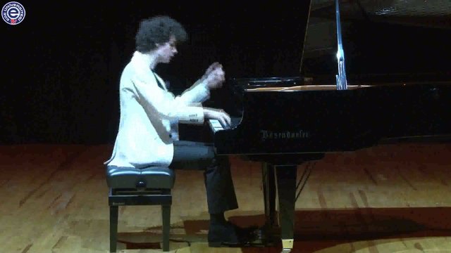 Ege Genç Piyanist Can Çakmur’u Ağırladı