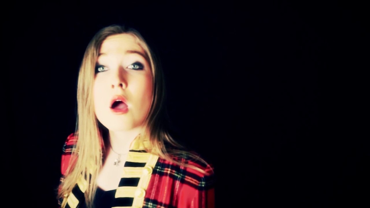 Axelle "Tous des hommes" Clip