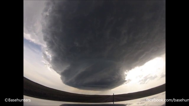 So amazing Thunderstorm, and giant black cloud! Scary...