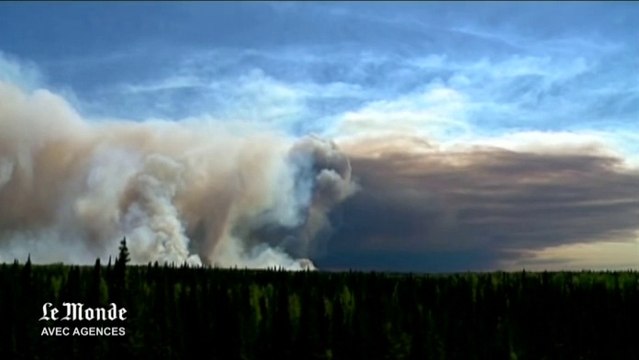 En Alaska, de géantes colonnes de fumée blanche dégagées par un incendie