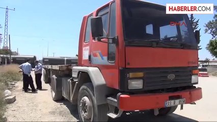 Mersin'de Tırın Altında Kalan Polis Ağır Yaralandı