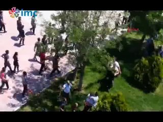 Soma eylemi yapan öğrencilere bıçaklı saldırı