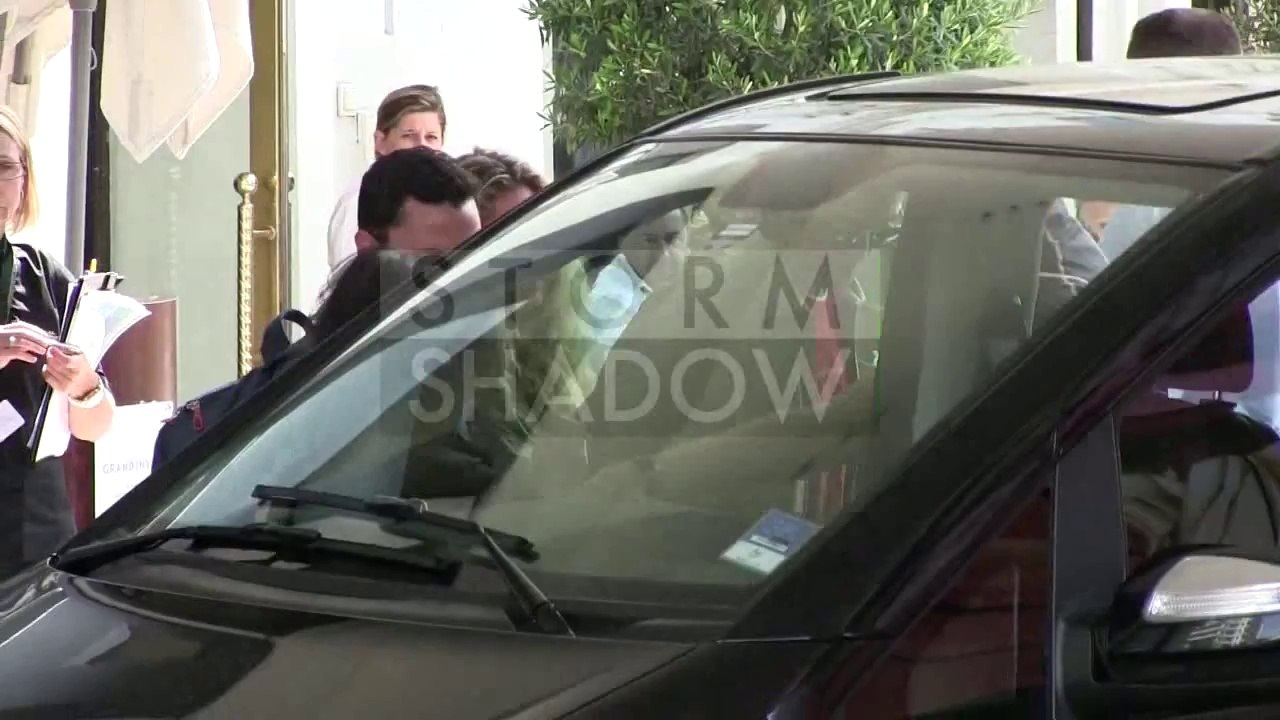 21|05|2014 Robert Pattinson leaving the Martinez Hotel