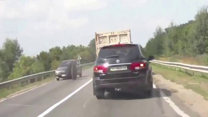 Attention aux pneus volants !