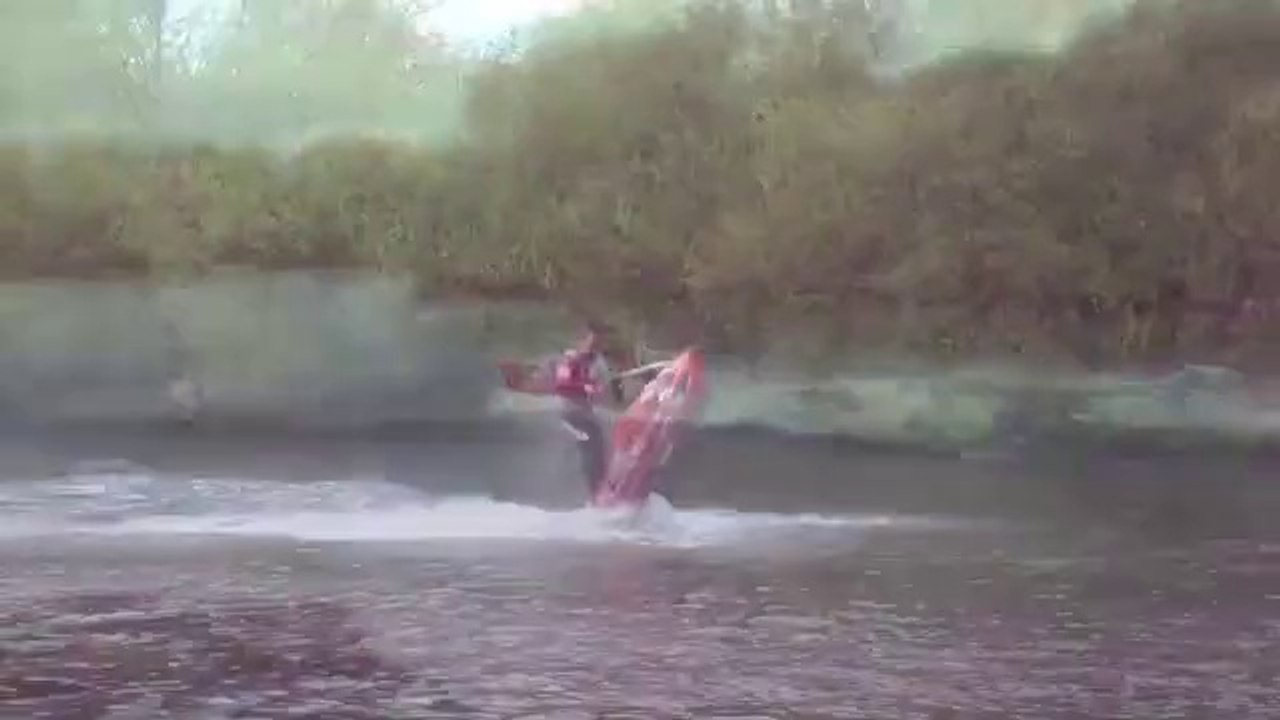 Freestyle en Jet ski : Enchainement de backflips!