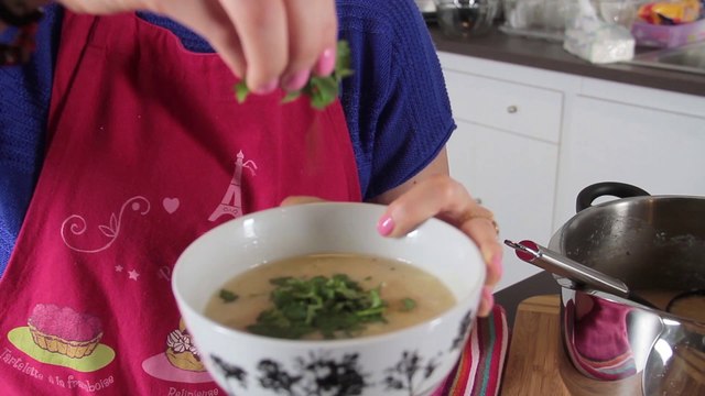 طريقة عمل شوربة الدجاج بالشوفان | مع فاطمة