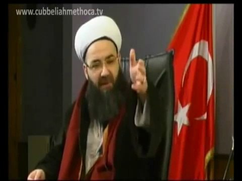 Cübbeli Ahmet Hoca - Namaz Kılan Kadın Ayrı Odada Erkeğin Önünde Kılabilir mi.mp4