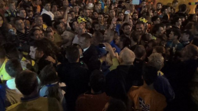 Η άφιξη της αποστολής στο σωματείο του ΑΠΟΕΛ (5)