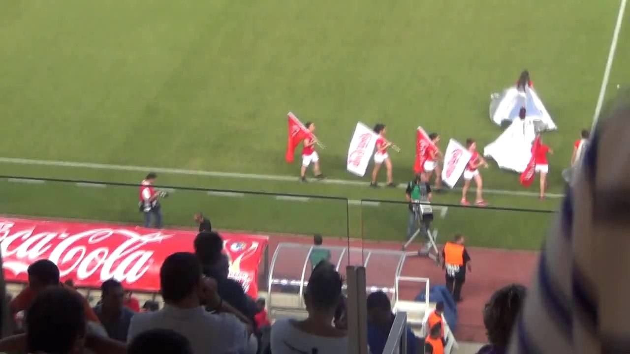 Τα κορίτσια της Coca Cola στο γρασίδι (1)