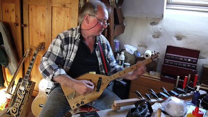 10 minutes avec Philippe Renault et ses guitares pas bidons