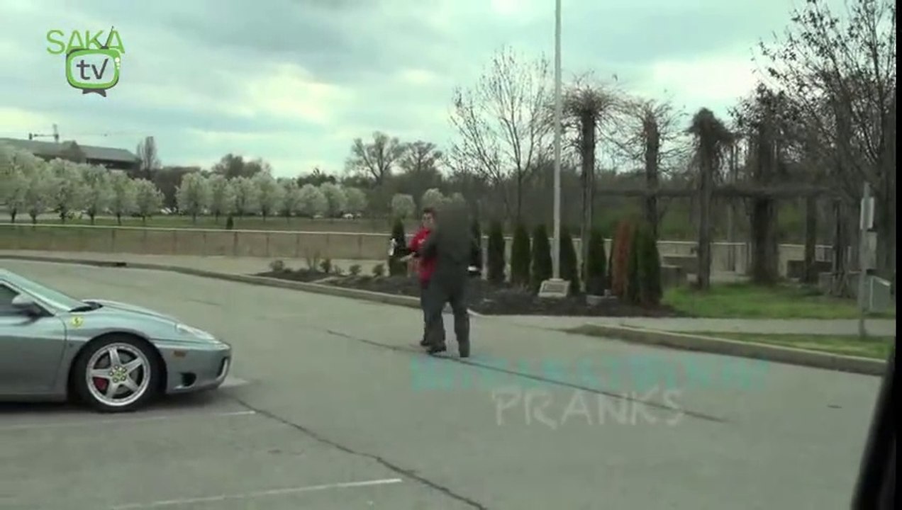 Ferrari sahibine yapılan şaka