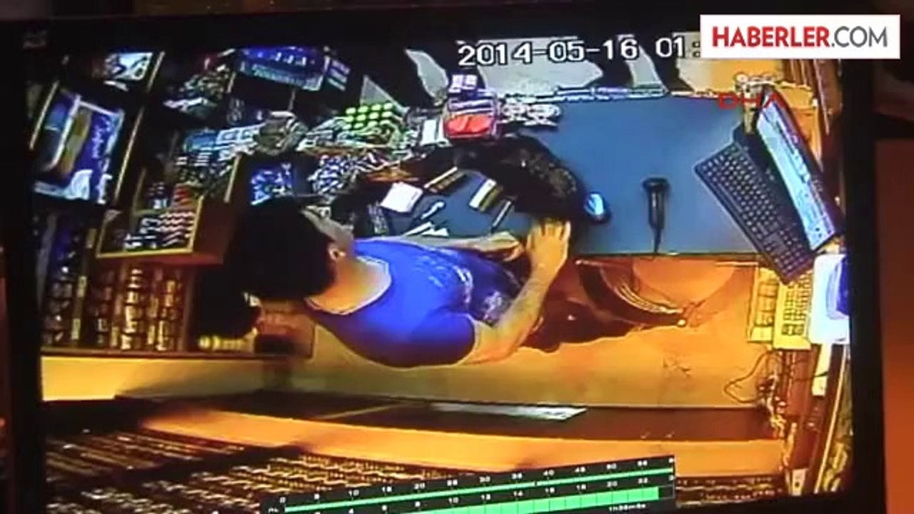 Bıçaklı Gaspçıları Sopayla Kovaladı