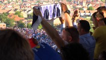 Reprezentacja Kosowa cieszy się ze swojego pierwszego gola w historii