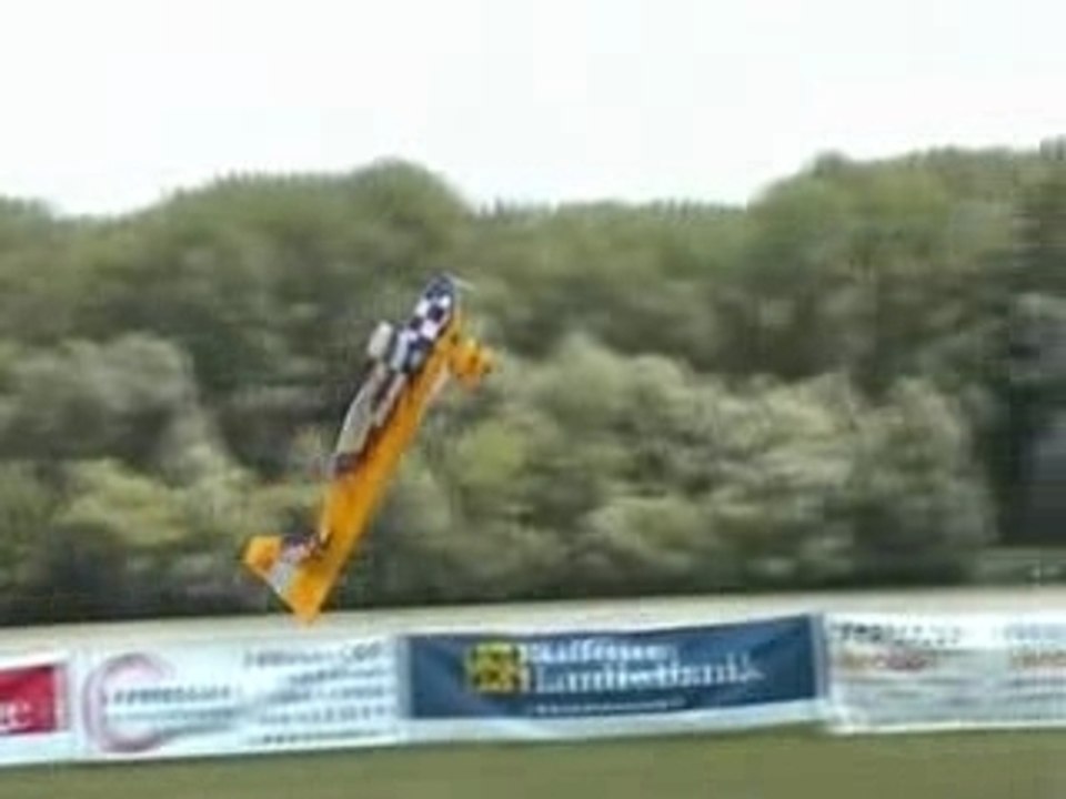 Aeromodelisme Avion Edge 540 en action..