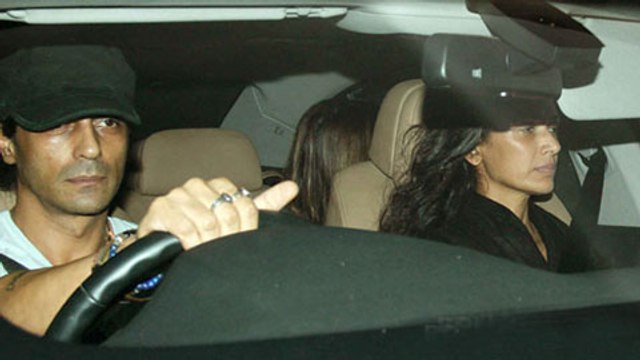 Arjun Rampal Abuses Cameraman To Protect Sussanne Roshan ?