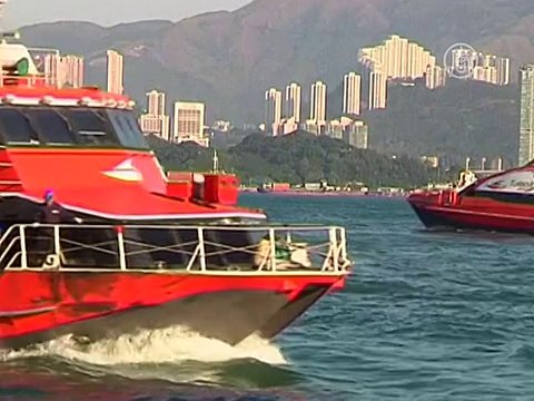 В Гонконге пассажирский паром столкнулся с судном