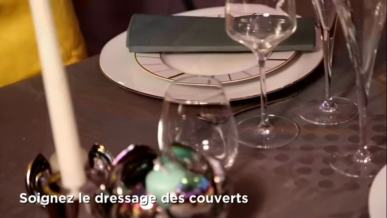 Une table graphique en rouge et gris