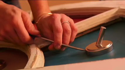 Créer un portemanteau multicolore pour l’entrée à partir d’un haut de porte