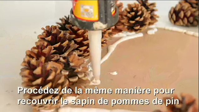 Fabriquer un sapin mural en pommes de pin pour Noël