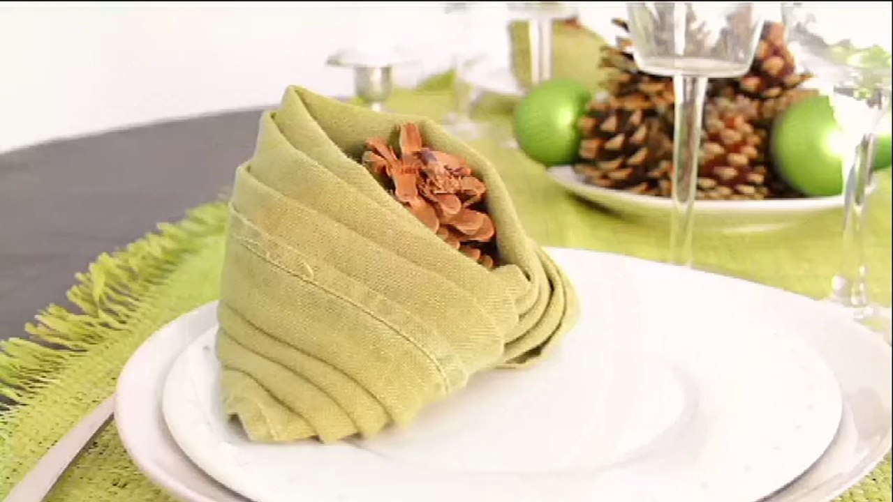 Technique de pliage de serviette : la pomme de pin