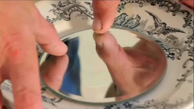 Détourner des assiettes en miroirs déco