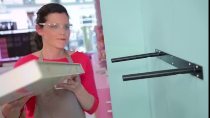 Comment poser une étagère à fixation invisible ?