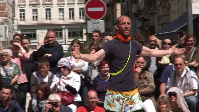 Sirènes et midi net > Go East (l'échauffement) >> L'Agence Touriste