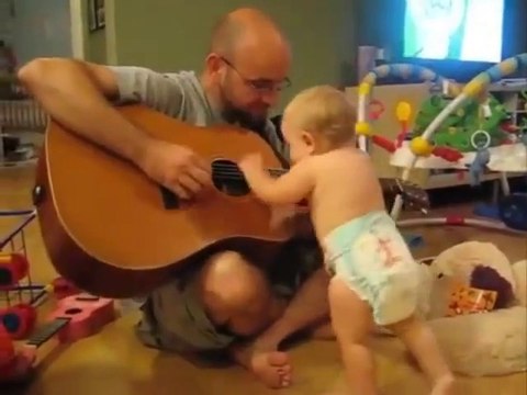 Çılgın dansçı bebek