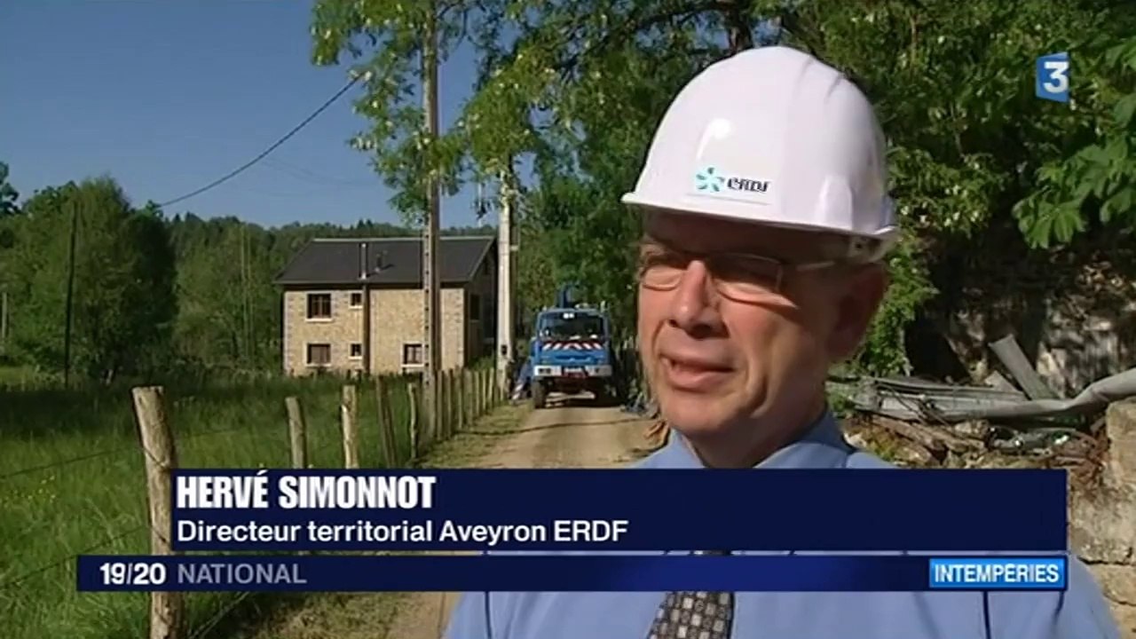 Seine-Maritime : après les orages, les sinistrés déblayent leurs maisons à la pelleteuse