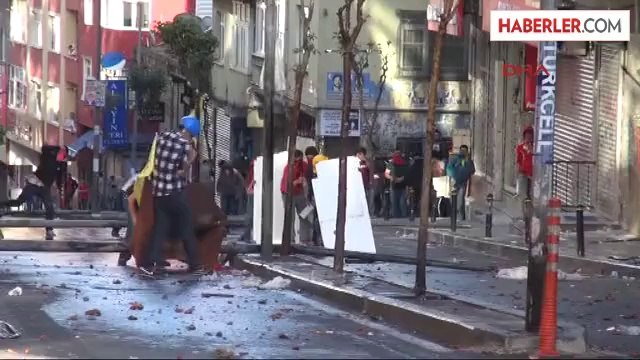 Polis, Çocukları Hoparlörle Uyardı: Gidin Ders Çalışın