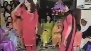 Very rare video of Saba Qamar {VIDEO}