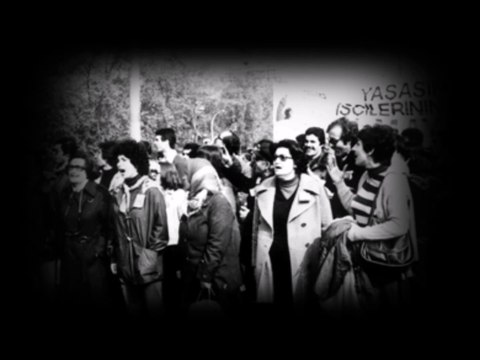 RUHİ SU & DOSTLAR KOROSU: BAŞIN ÖNE EĞİLMESİN (1978)