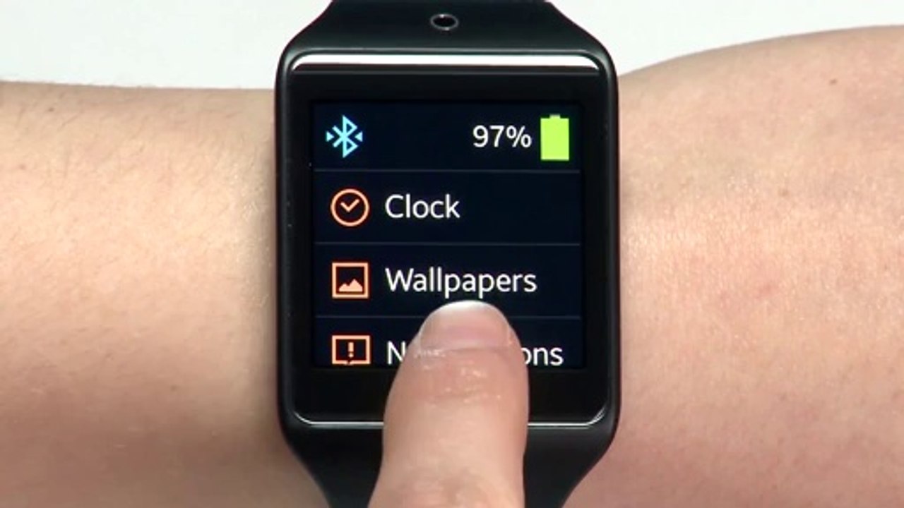 How To Pair and Download Gear Manager - Samsung Galaxy S5