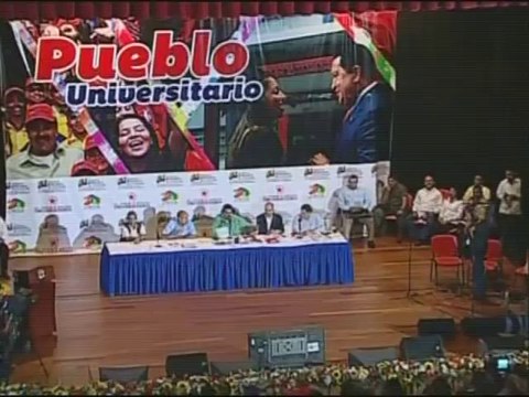 Aprueban incremento del 50% en becas de estudiantes universitarios