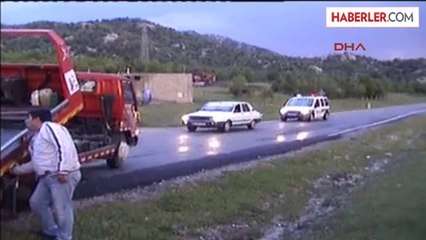 Otomobil, Kayganlaşan Yolda Şarampole Devrildi: 2 Yaralı