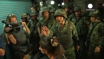 Grupos de ciudadanos desafían el toque de queda impuesto por los golpistas en Bangkok