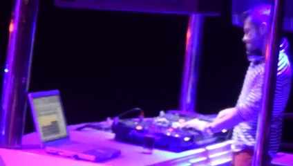 Ozan Doğulu  ve Club Catamaranın Sexy Dansçıları