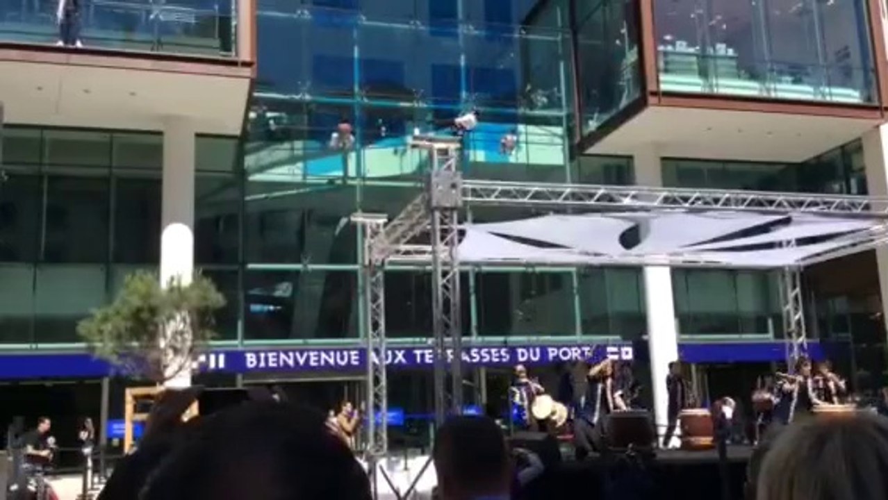 Terrasses du Port : spectacle aérien pour l'inauguration