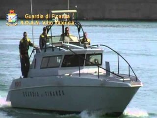 Vibo Valentia - Sventato sbarco di droga - Recuperati circa 2000 kg di marijuana (23.05.14)