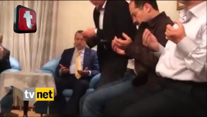 Erdoğan şehidin evinde Kur'an-ı Kerim okuyor