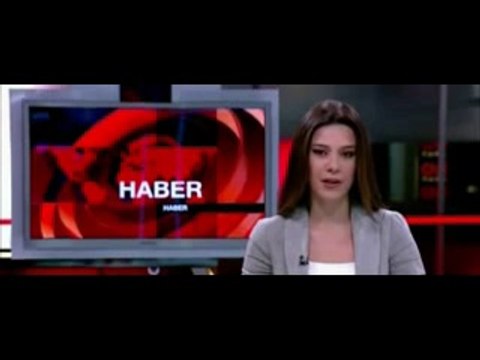 CNN SPİKERİ DEPREME CANLI YAYINDA YAKALANDI
