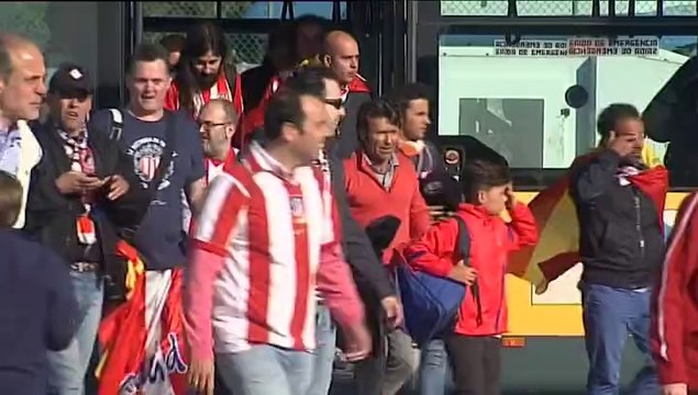 Llegada de aficionados al aeropuerto de Lisboa