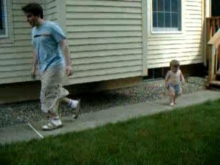 Timéo et Seb jouent au foot