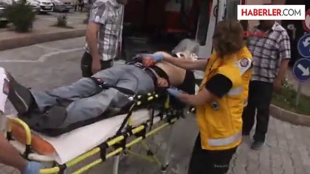 Camiden Çıktı, Düğün Evine Giderken Boğazından Bıçaklanarak Öldürüldü