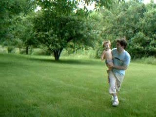 Timéo et Seb jouent au foot
