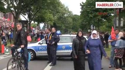 Erdoğan'ın Konuşma Yapacağı Lanxess Arena'ya Vatandaşlar Akın Etti Ek