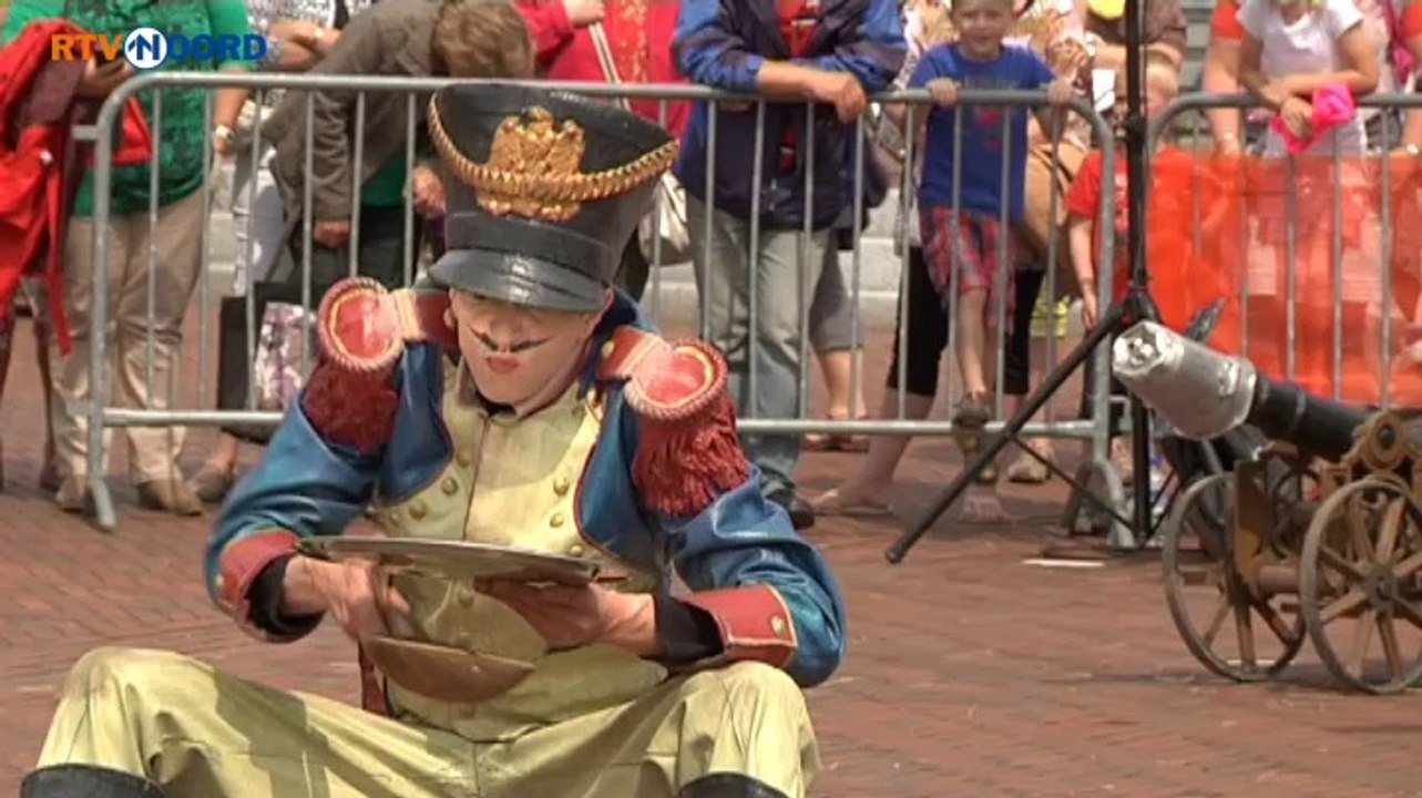 Veel soldaten en een kinderkoor op Vergeten Bevrijdingsfestival - RTV Noord