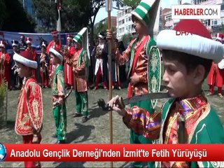 Anadolu Gençlik Derneği'nden İzmit'te Fetih Yürüyüşü
