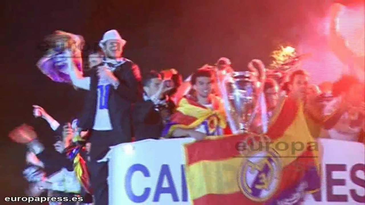 Real Madrid con la 10ª copa Champions en Cibeles